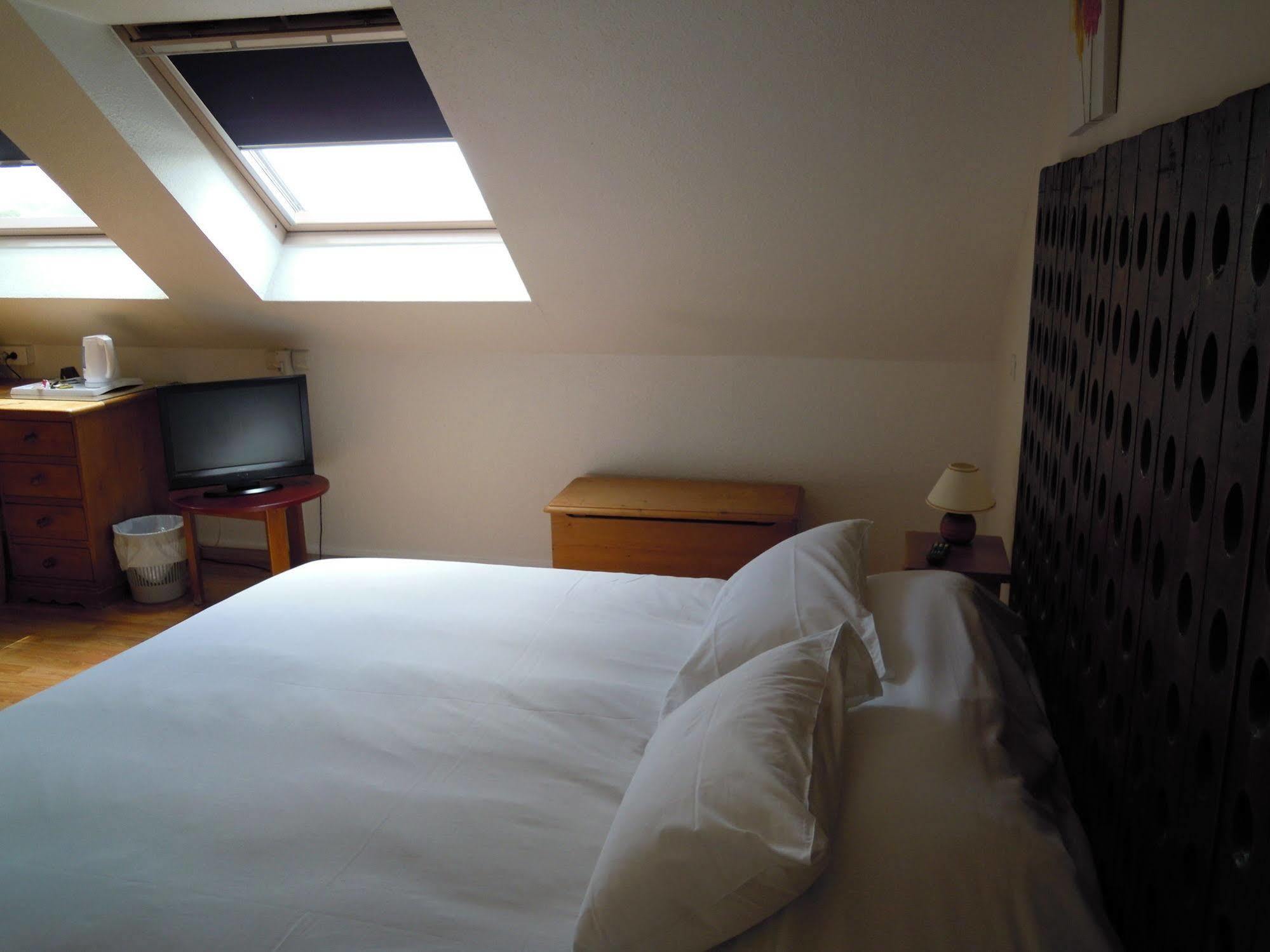 Hotel Logis Bagatelle - 51530 Dizy Esterno foto